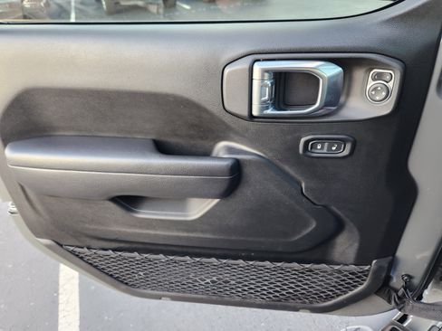 Used 2022 Jeep Wrangler Unlimited Sport image 23