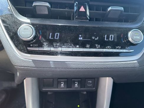 Used 2025 Toyota Corolla Cross XLE w/ Convenience Package image 12