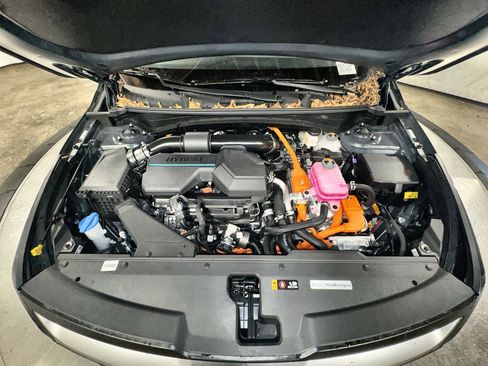 Certified 2025 Kia Sportage LX image 28