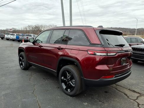 New 2025 Jeep Grand Cherokee Altitude image 4