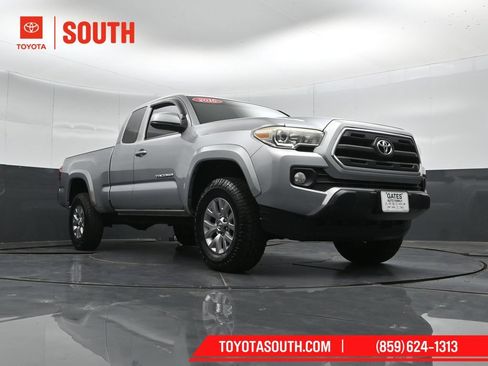 Used 2016 Toyota Tacoma SR5 AWD/4WD image 36
