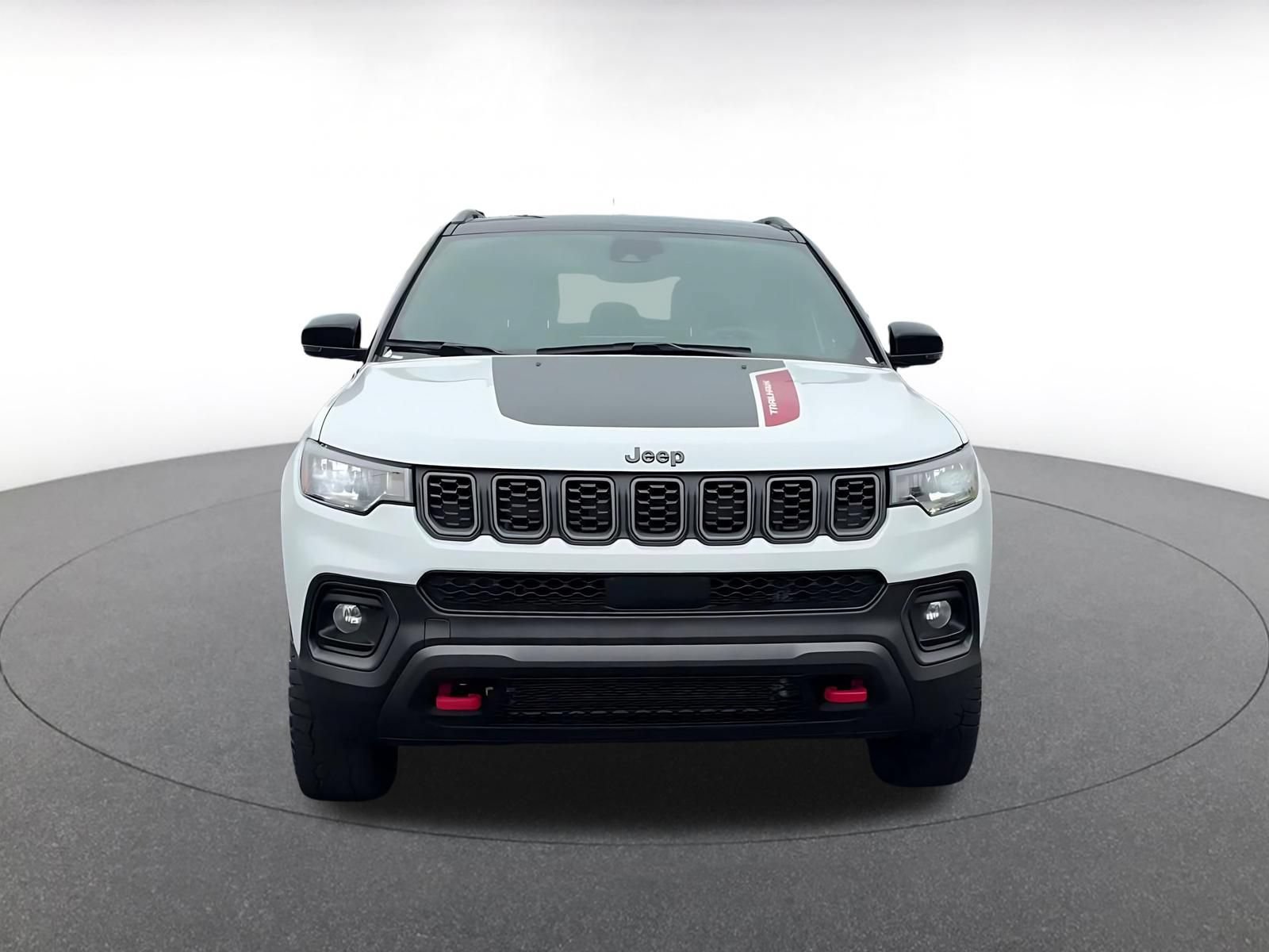 Used 2025 Jeep Compass Trailhawk AWD/4WD image 4