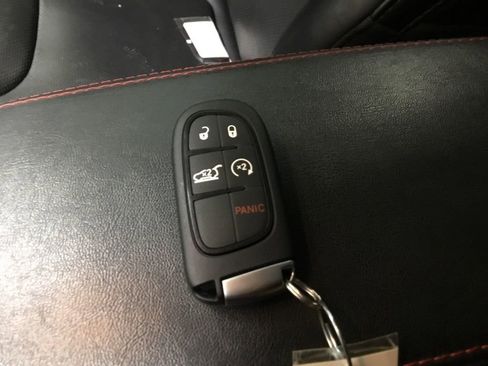 Used 2022 Jeep Cherokee Trailhawk w/ Sun, Sound & Nav Group AWD/4WD image 9