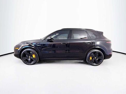 Used 2023 Porsche Cayenne Turbo S image 2