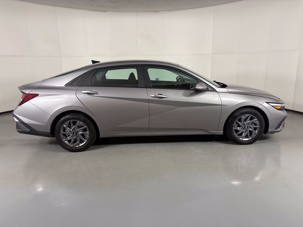 Used 2024 Hyundai Elantra SEL FWD image 10