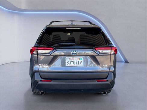 Used 2019 Toyota RAV4 XLE AWD/4WD image 5