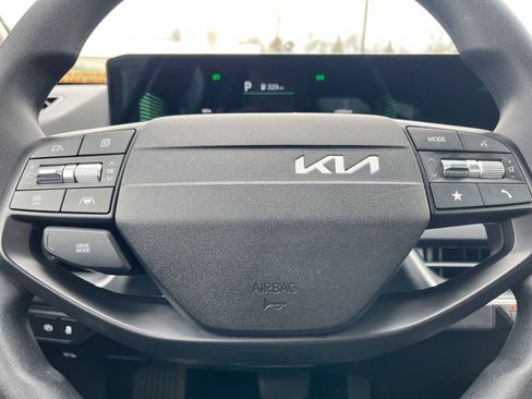 Used 2025 Kia K4 LXS image 27