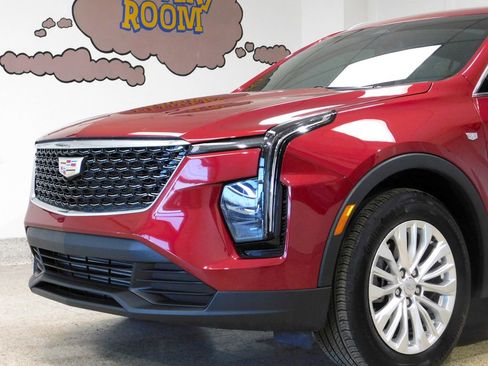 Used 2024 Cadillac XT4 Luxury w/ Cold Weather Package image 21