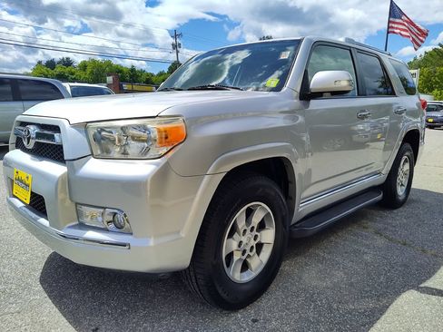 Used 2010 Toyota 4Runner SR5 AWD/4WD image 4