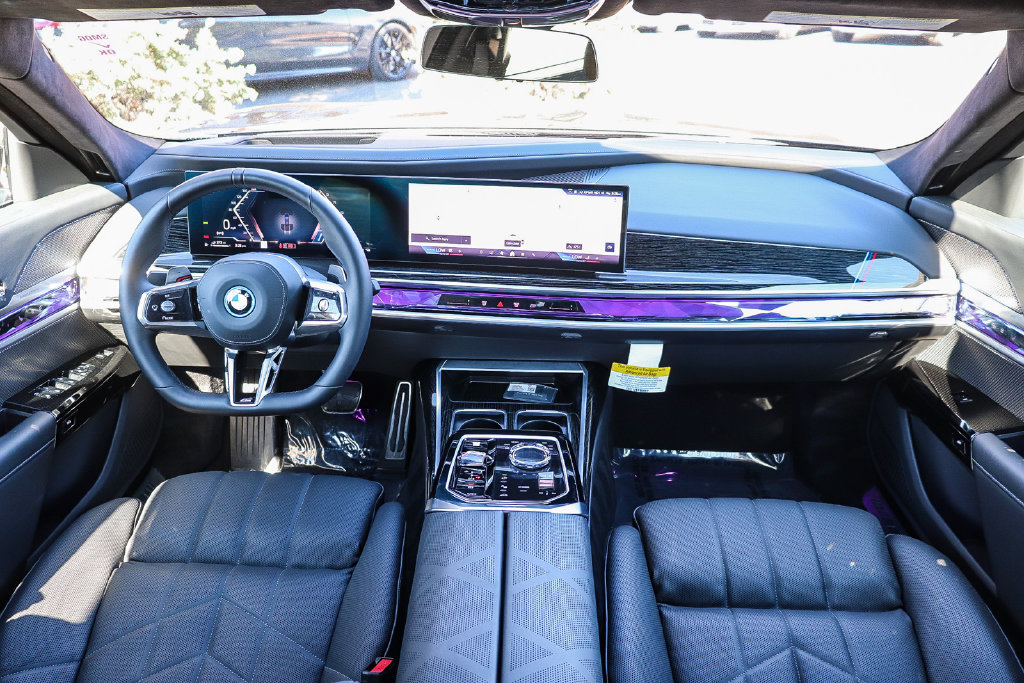 Used 2026 BMW 750e xDrive w/ Premium Package AWD/4WD image 12