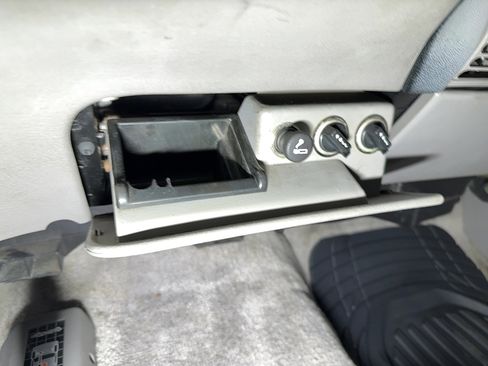 Used 1995 GMC Yukon SLE image 42