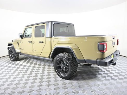 Used 2025 Jeep Gladiator Sport AWD/4WD image 4