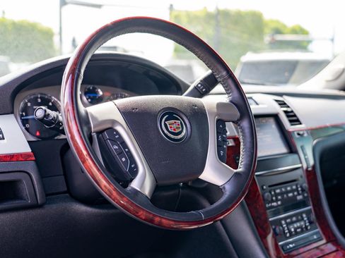 Used 2013 Cadillac Escalade Premium AWD/4WD image 17