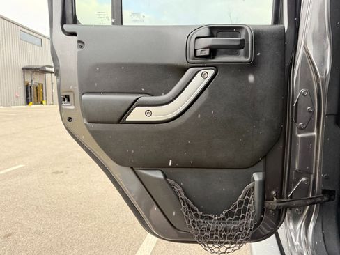 Used 2016 Jeep Wrangler Unlimited Sahara w/ Dual Top Group image 21