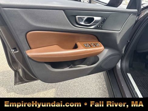 Used 2025 Volvo V60 B5 Cross Country Plus image 18