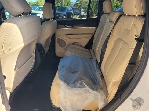 New 2025 Jeep Grand Cherokee Limited image 7