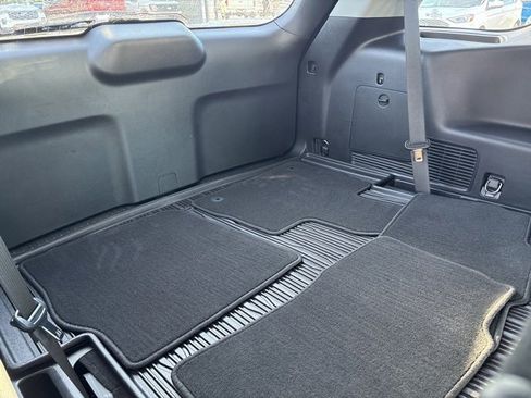 Used 2022 Ford Explorer XLT w/ Equipment Group 202A image 13