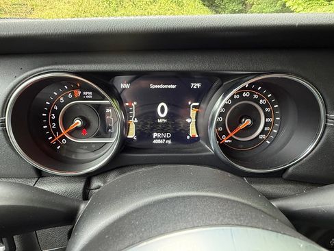 Used 2020 Jeep Gladiator Overland AWD/4WD image 19