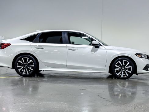 Used 2023 Honda Civic EX image 7