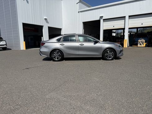 Used 2024 Kia Forte LXS FWD image 8