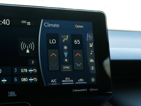 Used 2021 Toyota Venza Limited image 31