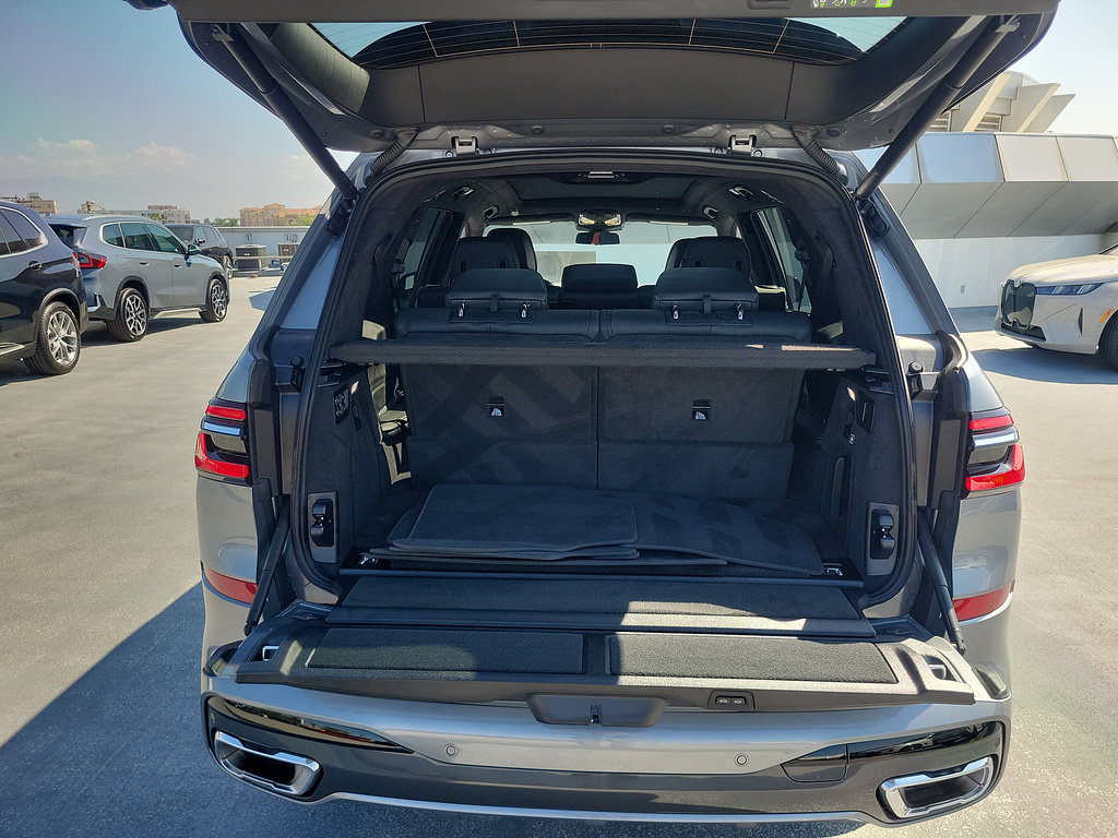 Used 2026 BMW X7 xDrive40i AWD/4WD image 9