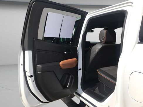 Used 2023 GMC Canyon AT4 w/ Technology Package image 7