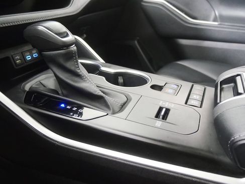 Used 2022 Toyota Highlander XLE image 30