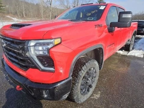 Used 2025 Chevrolet Silverado 2500 LT w/ Trail Boss Package image 3