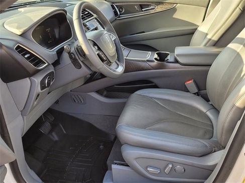 Used 2019 Lincoln Nautilus Reserve w/ Cargo Utility Package image 3