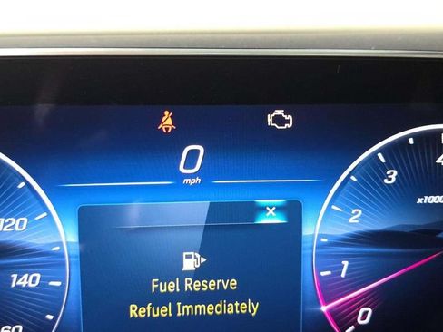 Used 2025 Mercedes-Benz GLC 300 4MATIC image 22