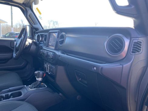 Used 2022 Jeep Gladiator Willys image 36