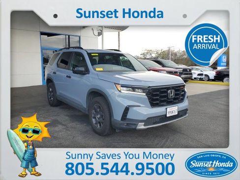 Used 2025 Honda Pilot TrailSport image 1