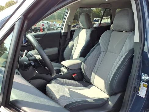 Used 2025 Subaru Outback Premium image 3