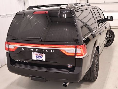 Used 2017 Lincoln Navigator L Select AWD/4WD image 48