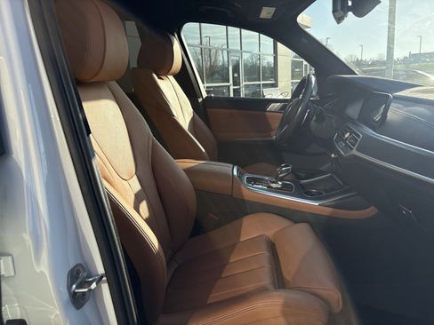 Used 2022 BMW X7 xDrive40i w/ M Sport Package image 32