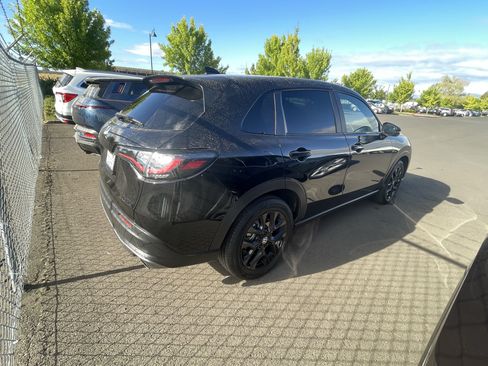 Used 2025 Honda HR-V Sport image 3
