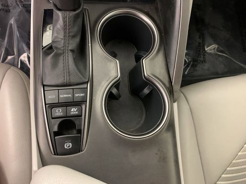 Used 2022 Toyota Camry SE FWD image 24