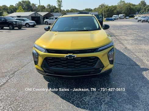 Used 2024 Chevrolet Trax ACTIV w/ Sunroof Package image 3