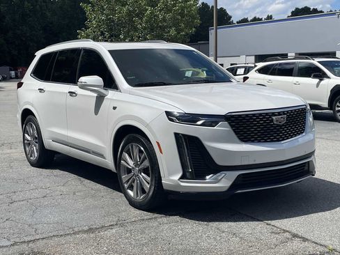 Used 2023 Cadillac XT6 Premium Luxury FWD image 5