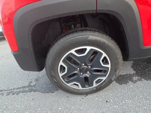Used 2017 Jeep Renegade Trailhawk w/ Premium Trailhawk Package AWD/4WD image 30