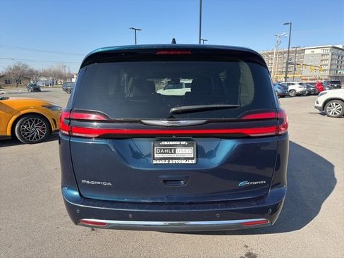 Used 2023 Chrysler Pacifica Limited image 7