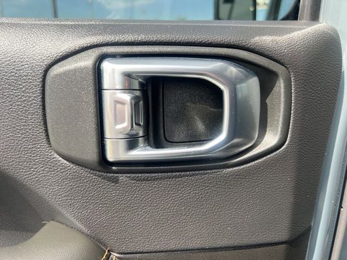 Used 2025 Jeep Wrangler Unlimited Sahara AWD/4WD image 29
