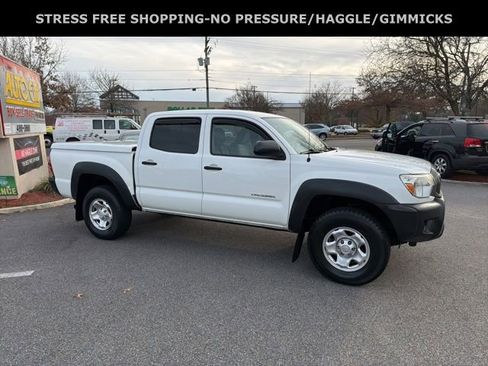 Used 2014 Toyota Tacoma PreRunner w/ Convenience Package image 2