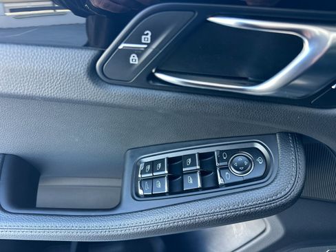 Certified 2024 Porsche Macan AWD/4WD image 28