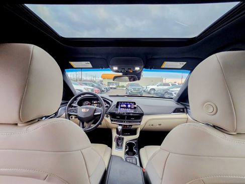 Used 2025 Cadillac CT4 Luxury image 2