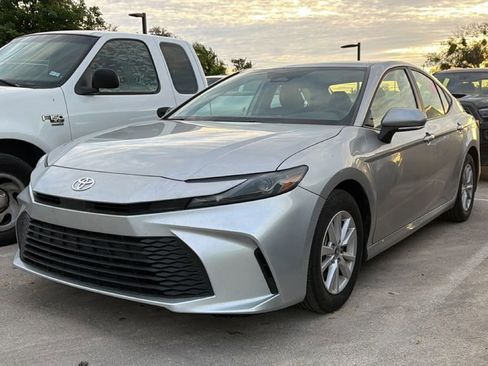 Used 2025 Toyota Camry LE image 13