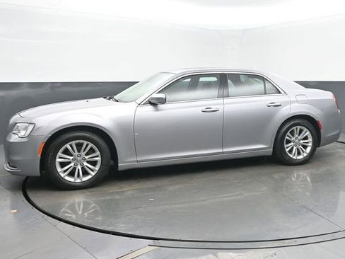Used 2017 Chrysler 300 C image 2