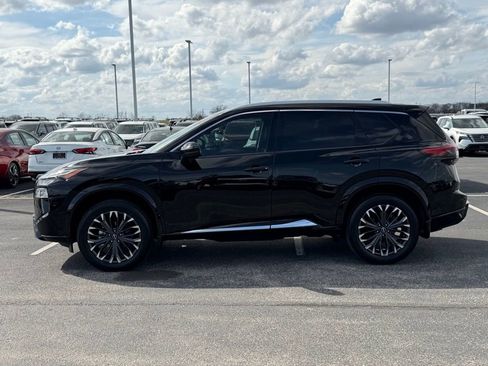 Used 2024 Nissan Rogue Platinum image 8