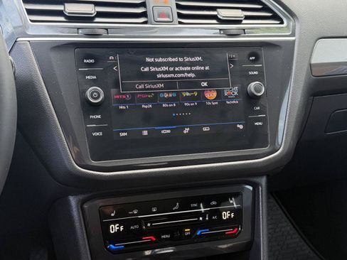 Used 2022 Volkswagen Tiguan SE AWD/4WD image 26